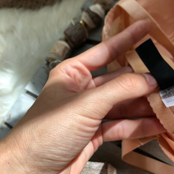 Donna Loren Embroidered Floral Shiny Padded Bra - Picture 5 of 6